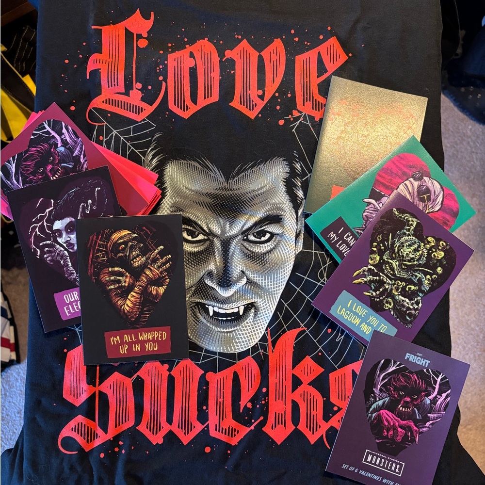 Valentine Universal Monsters Dracula T-shirt and Cards